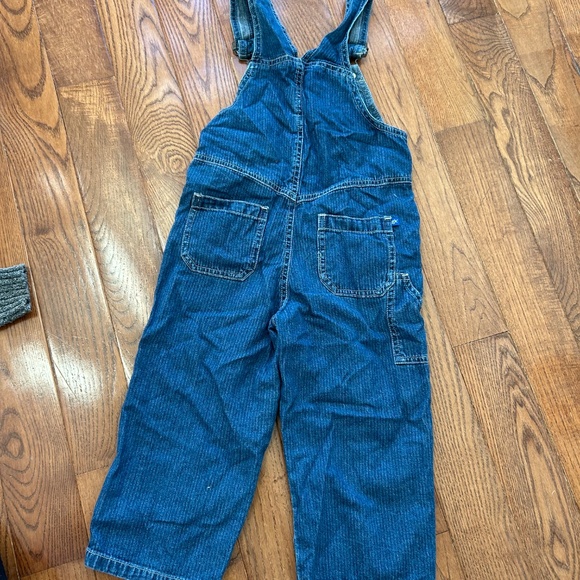 Oshkosh Almost vintage 4T jean overalls - Picture 3 of 7